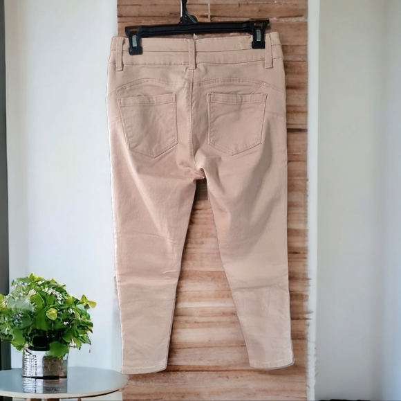 Suko Jeans Lift, Slim & Shape Form Fitting Cropped Pants - Picture 2 of 8